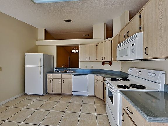 3rd image of 2772 Sweet Springs St