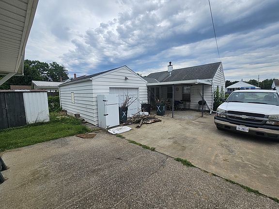 3rd image of 2521 Oak St