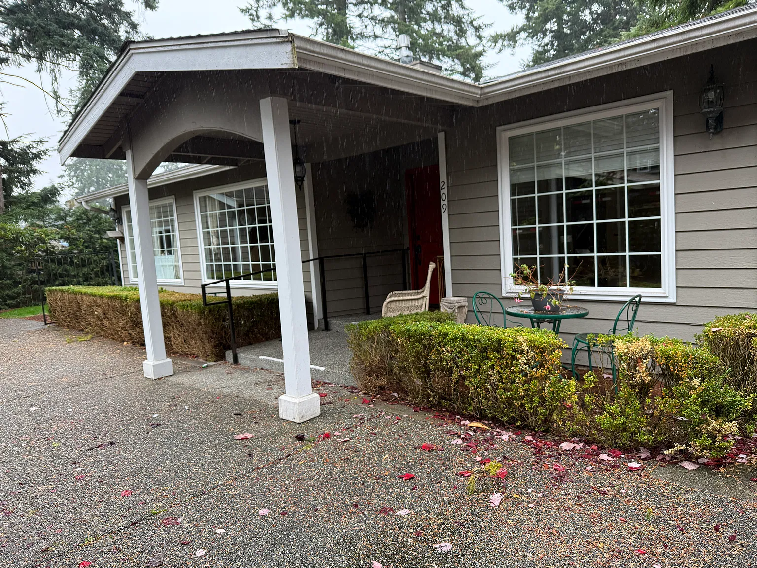 3 bed, 1260 sqft, $3,350 — Photo 3