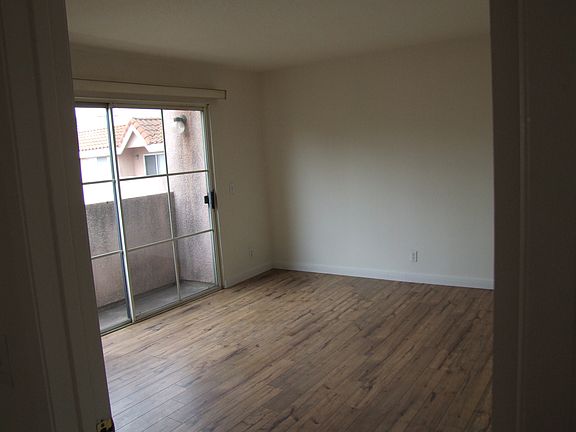 5th image of 7320 Balboa Blvd Unit 129