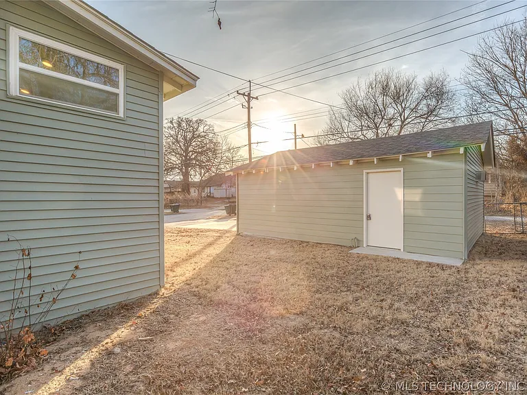 700 N McKinley Ave — Photo 27
