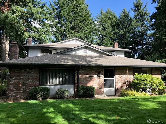 2nd image of 4507 Lexington Pl NE #3A