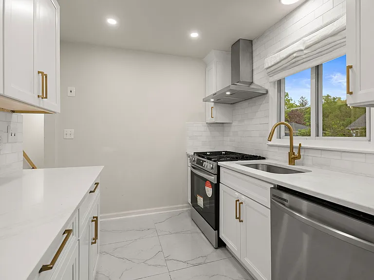 32 Beechwood Rd — Photo 3