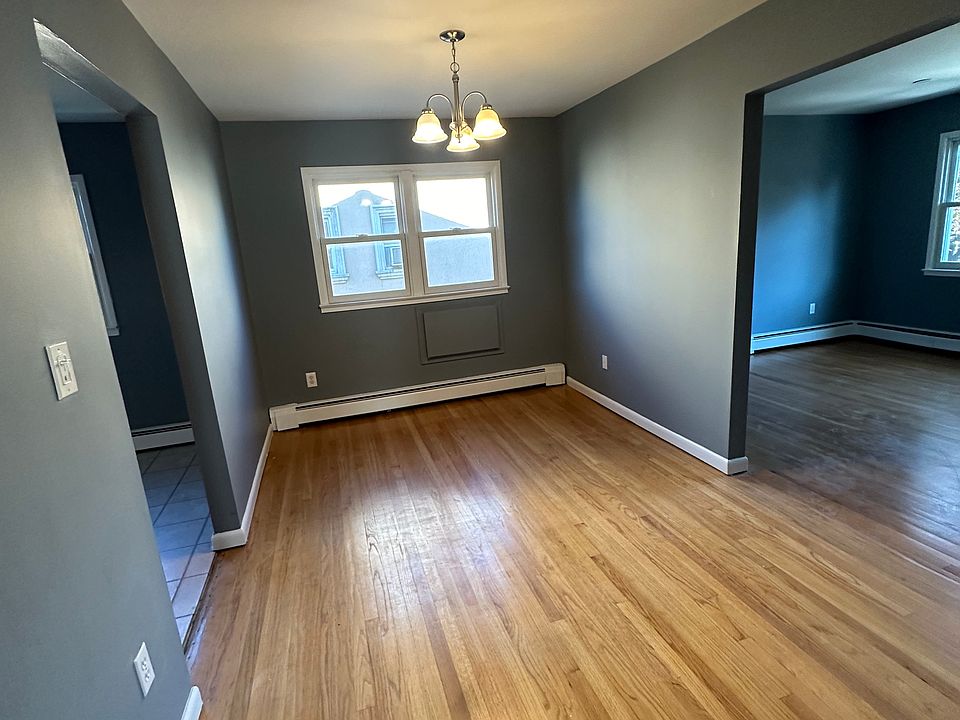 1st image of 24 Ashford Pl Floor 2