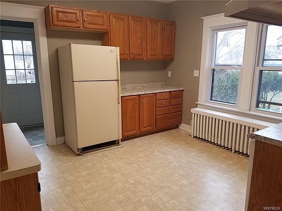 5th image of 172 Grandview Ave