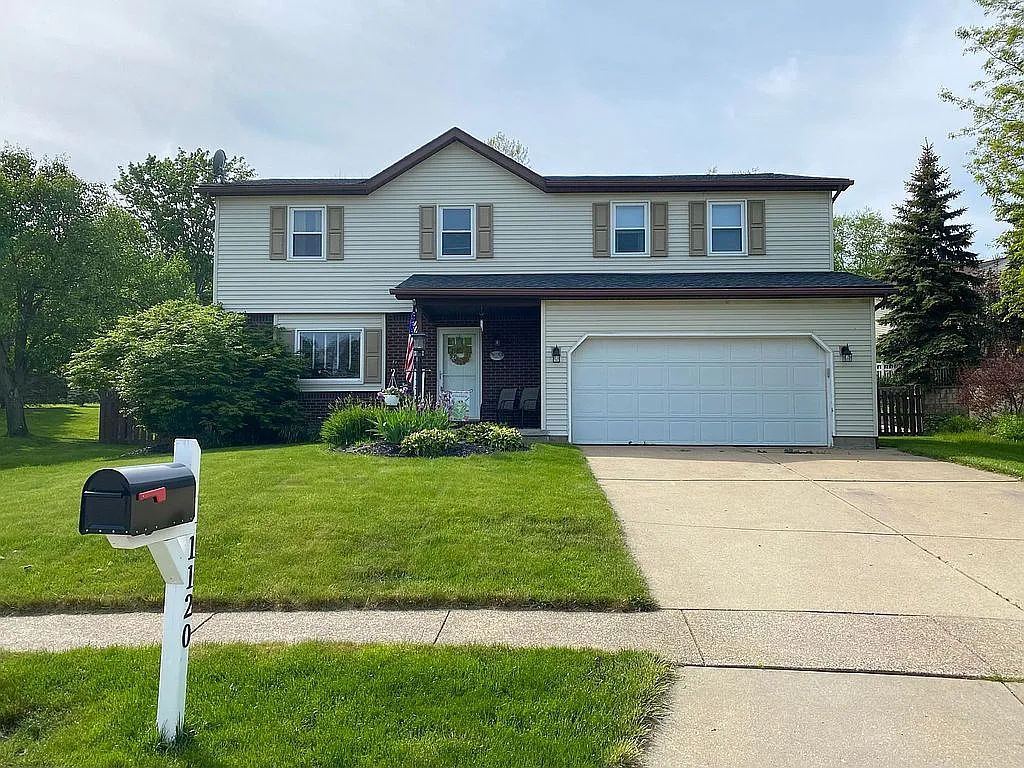 1120 Matthew Ct photo 1
