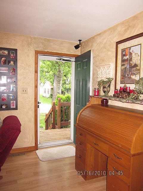 2nd image of 3922 Clover Dr