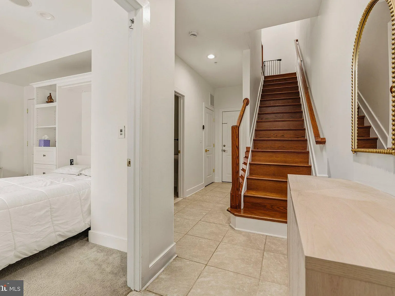 3 bed, 3.5 bath, 1894 sqft, $5,900 — Photo 3