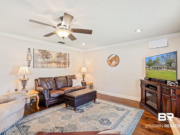 3rd image of 2933 Gaslight Ln W