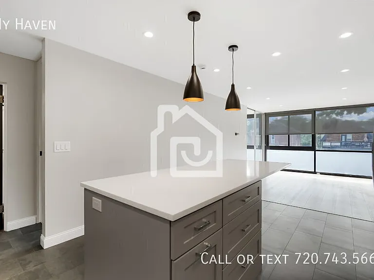 1050 N Corona St #212 — Photo 5