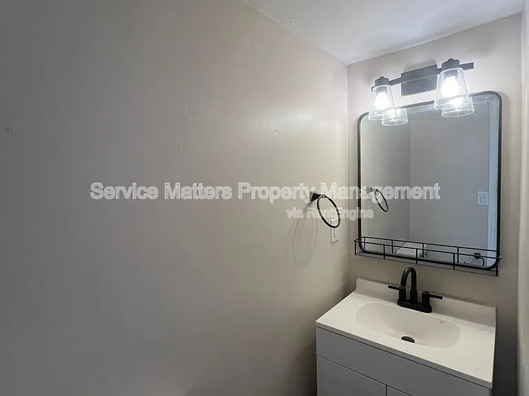 1319 W Jackson St — Photo 25