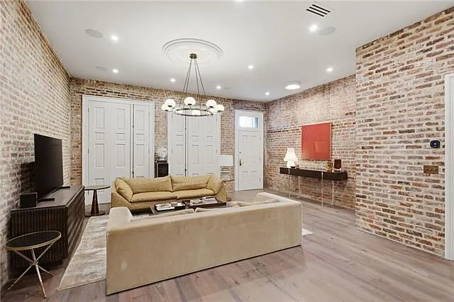 1132 Tchoupitoulas St — Photo 3
