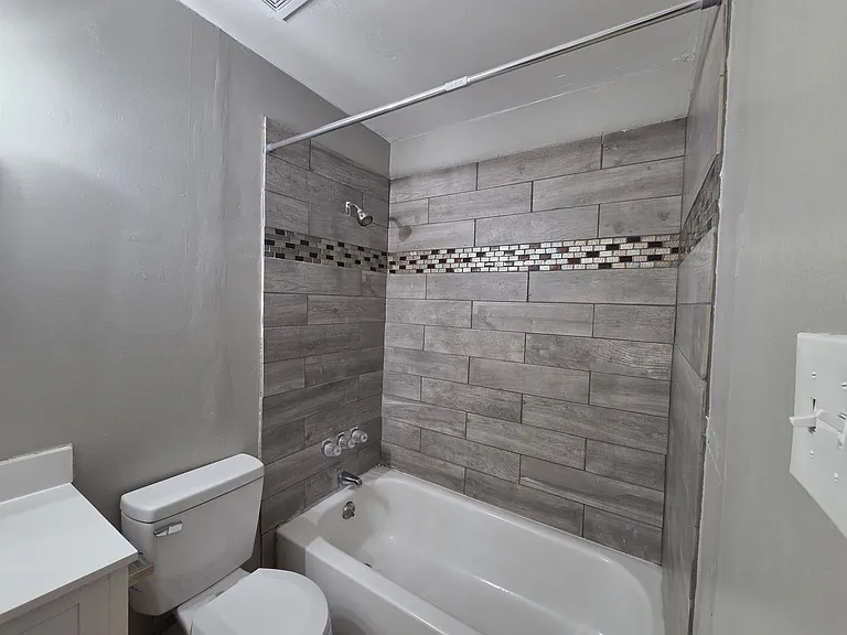 5787 Northland Dr — Photo 29