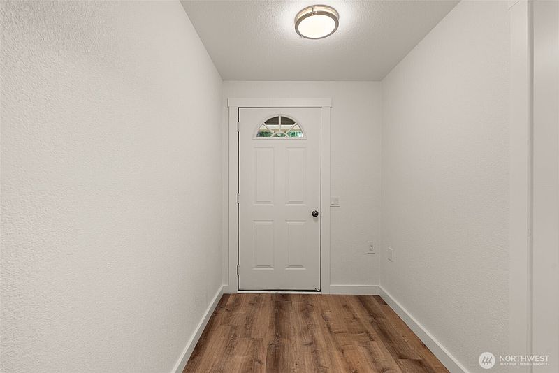 4th image of 123 Robert Frost Drive