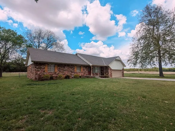 802 N 13th St, Tecumseh, OK 74873