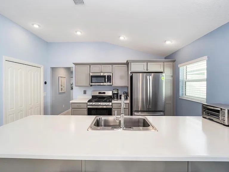 1374 Franklin Ct — Photo 5