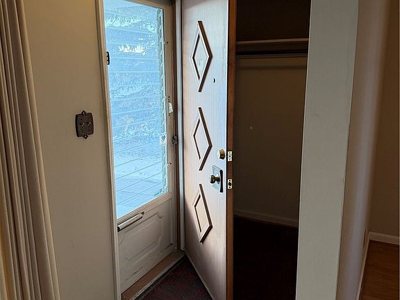 3rd image of 239 Grayton Rd