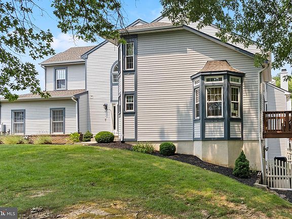 5th image of 220 Bromley Pl