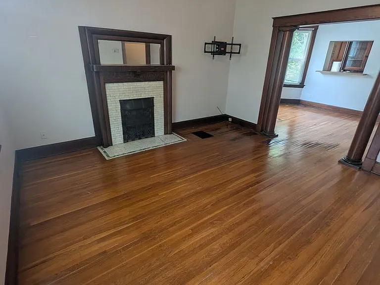 3111 Linwood Ave — Photo 2