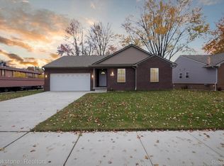 15126 Brookfield St, Livonia, MI 48154