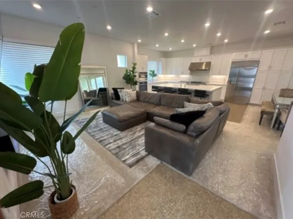 27148 Skyland Way, Valencia, CA 91381