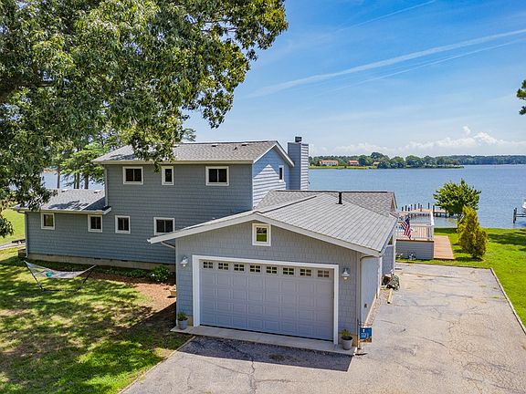 3rd image of 132 Ferry View Dr