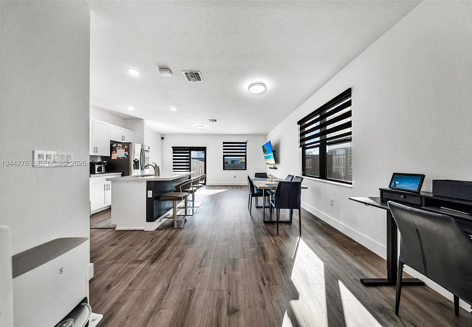 3 bed, 2.5 bath, 1651 sqft, $3,100 — Photo 3