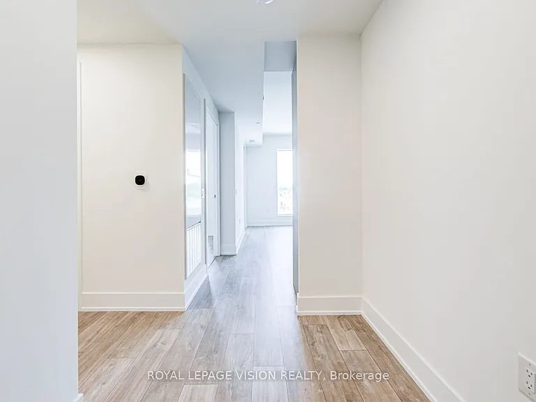 858 Dupont St #710 — Photo 4