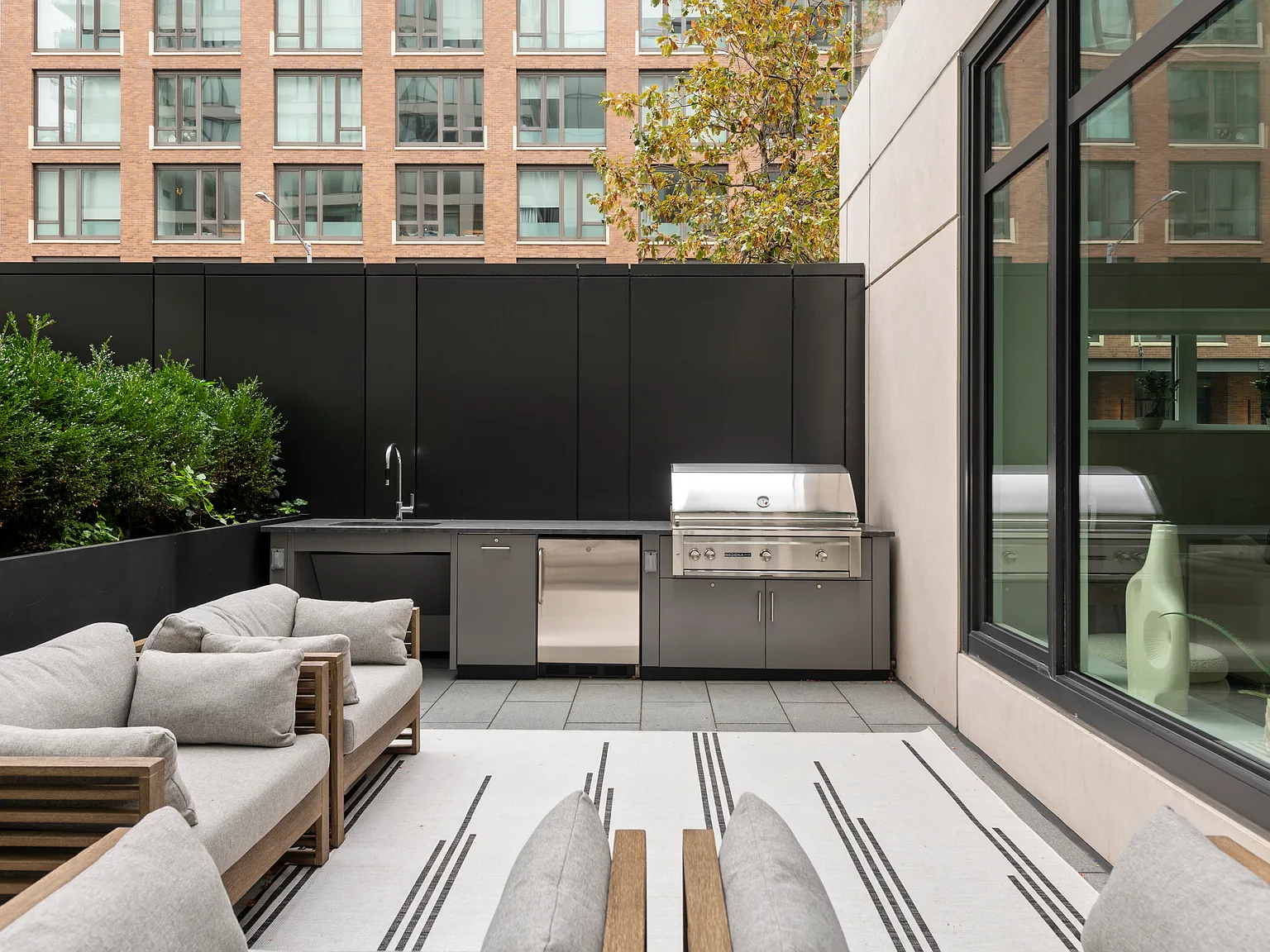450 Washington Street — Photo 2