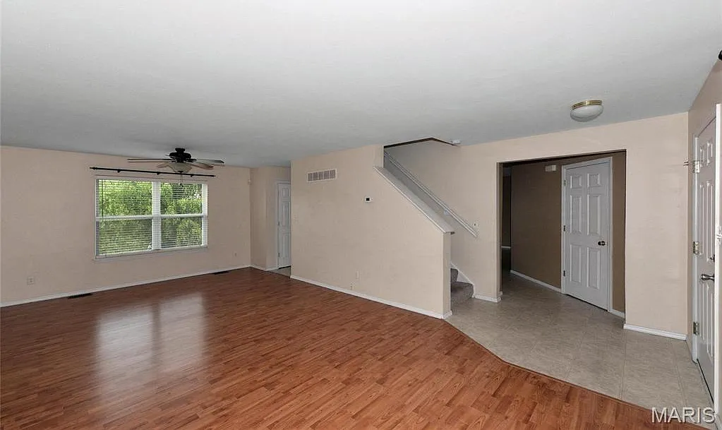 4 bed, 3.5 bath, 2351 sqft, $2,400 — Photo 4