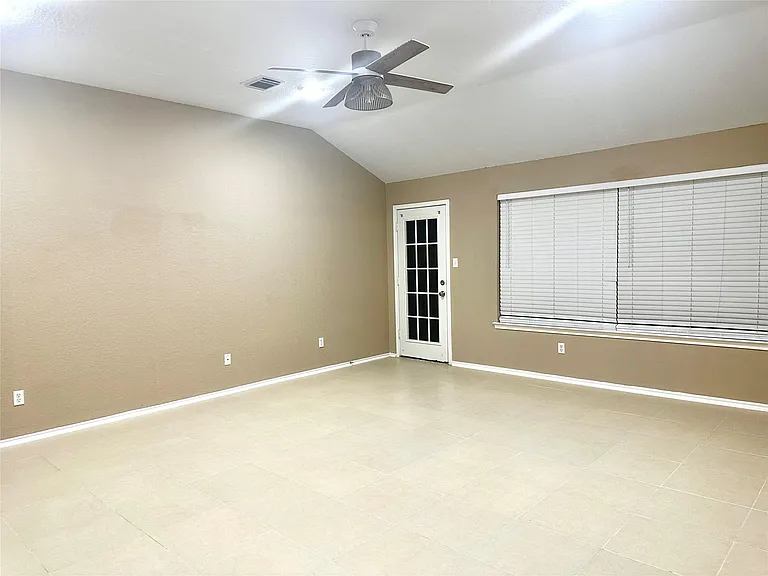 23023 Canal Rd — Photo 14