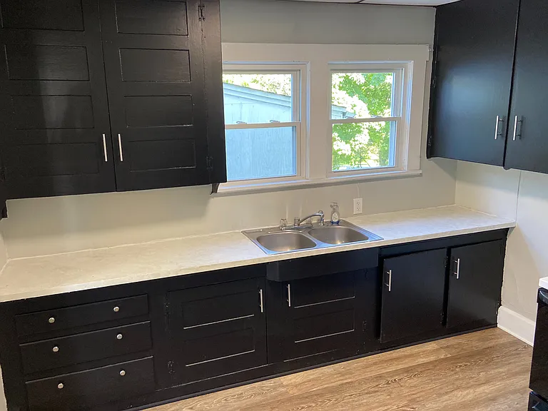 325-327 Virginia Ave #325 — Photo 3