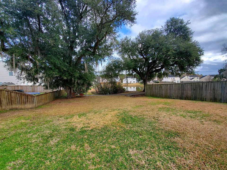 2nd image of 205 Silk Oak Dr
