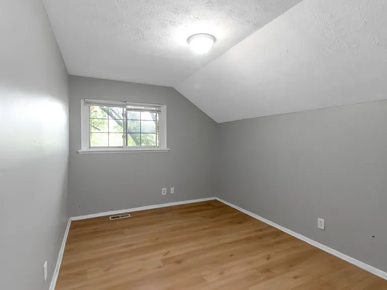 3325 Valley Bend Rd — Photo 27