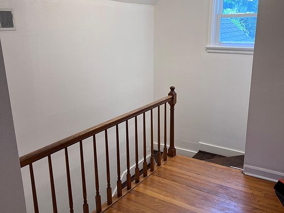 4th image of 212 Marlboro Ave