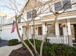 209 Spring Point Dr, Carpentersville, IL 60110