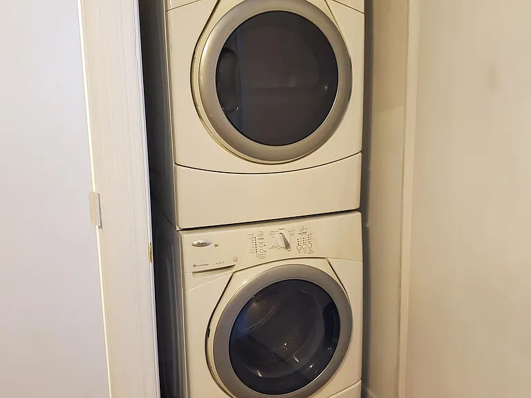 Washer/dryer in unit