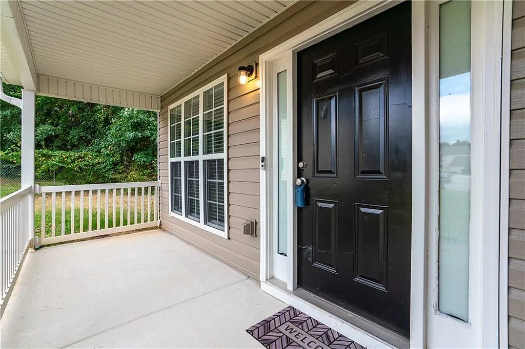 3 bed, 2.5 bath, 2843 sqft, $2,400 — Photo 4