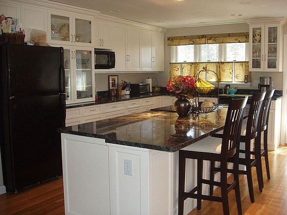 Remodeled Kitchen w/ Granite