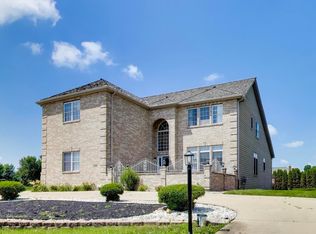 8303 Appaloosa Ln, Spring Grove, IL 60081