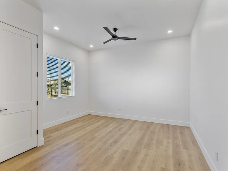 1580 W Garfield St — Photo 11