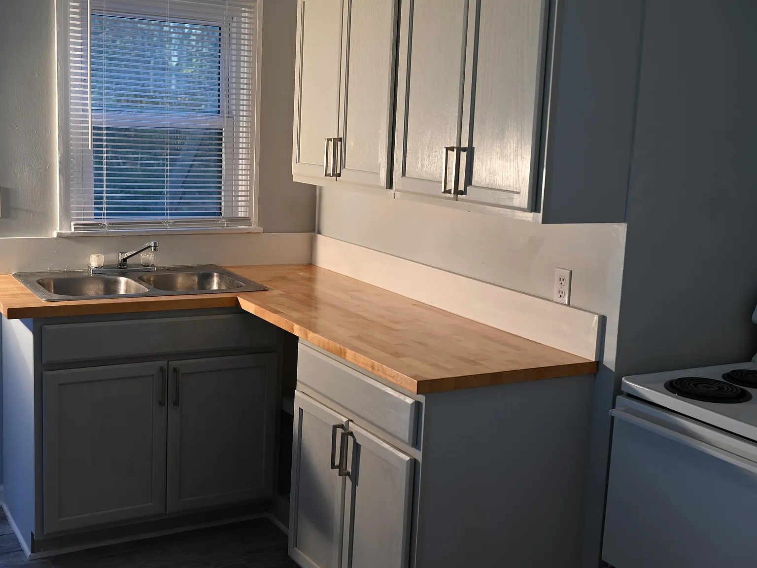 Duplex 06 - 1029-A & 1029-B Mckee - Unit12 — Photo 4
