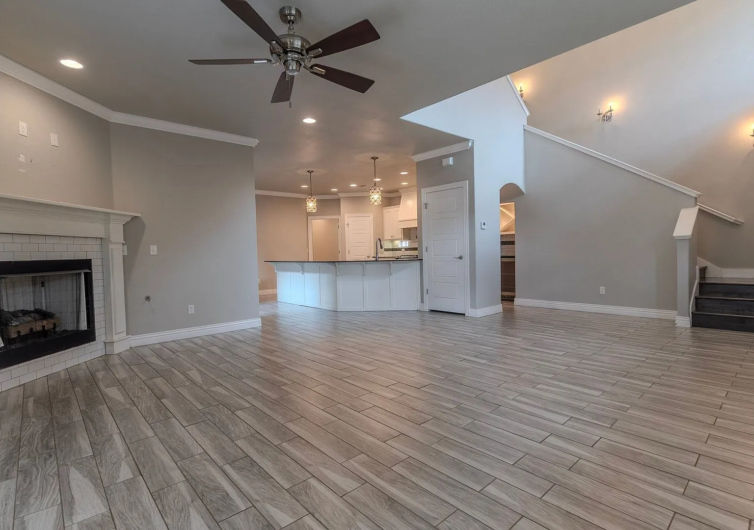 Upscale 4 Bed, 2.5 Bath Available in Fayetteville! — Photo 2