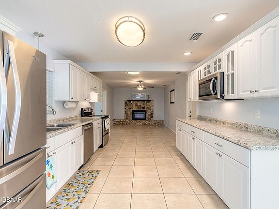 5th image of 211 N Brighton Dr