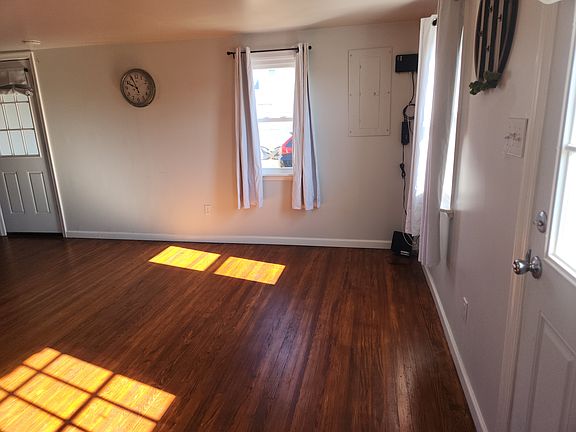 3rd image of 192 Union Rd