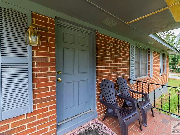 3rd image of 135 Knottingham Dr