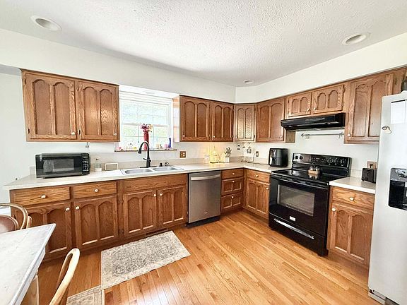 4th image of 240 Ames St