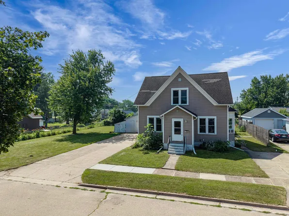 524 Bruce St, New London, WI 54961