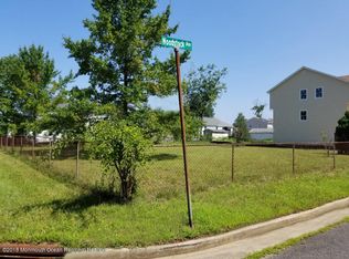 1 Woodstock Ave, Port Monmouth, NJ 07758