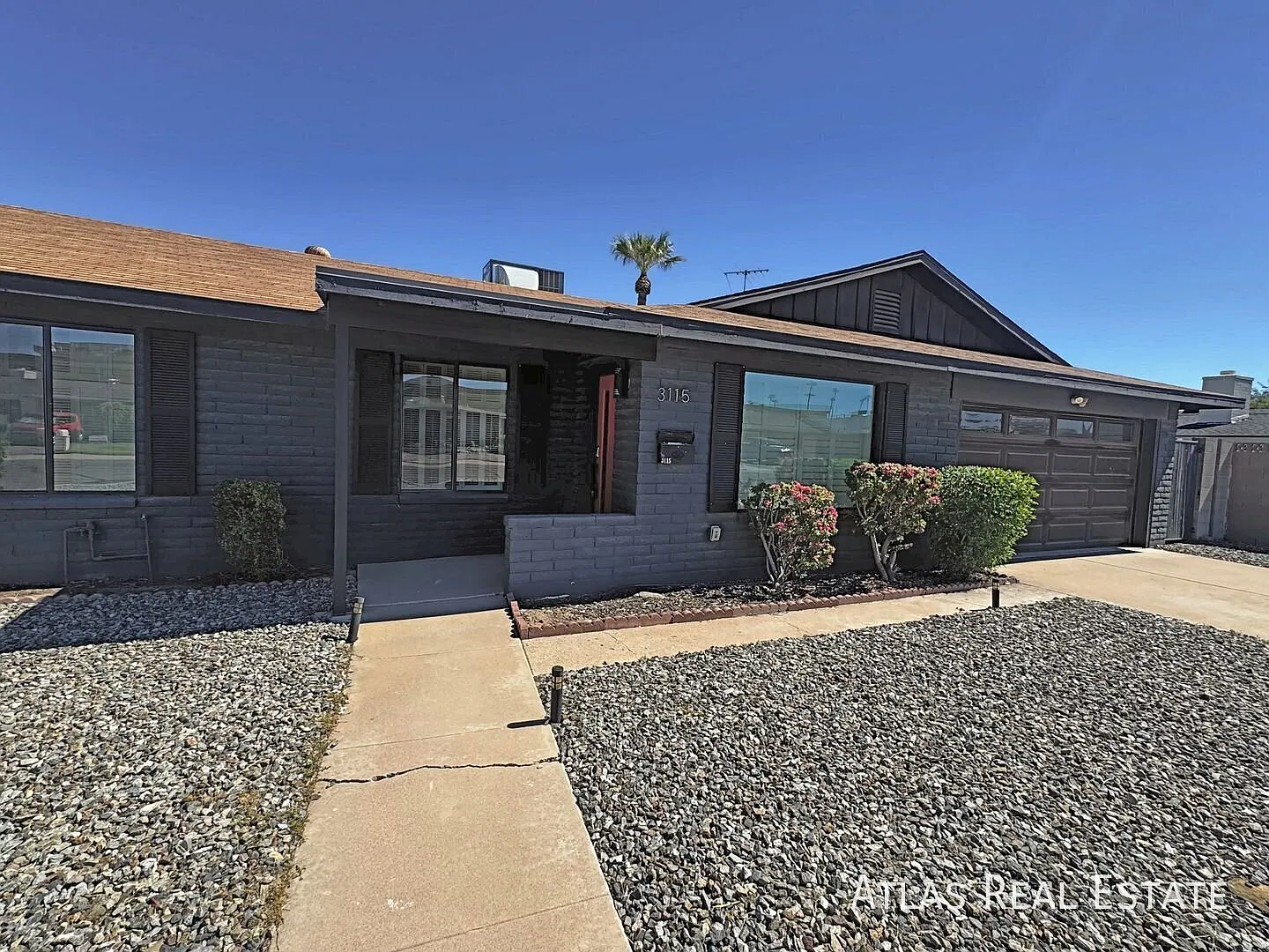 2 Weeks Free Rent If Moved In By 9/30 Or Doggie Door Installed In The Home! Beautiful Tempe Home ... — Photo 1